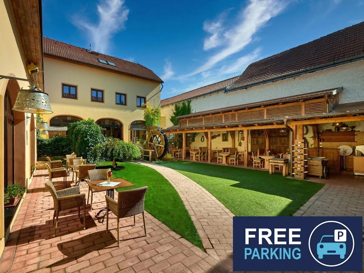 Hotel Selsky Dvur - Bohemian Village Courtyard Prague