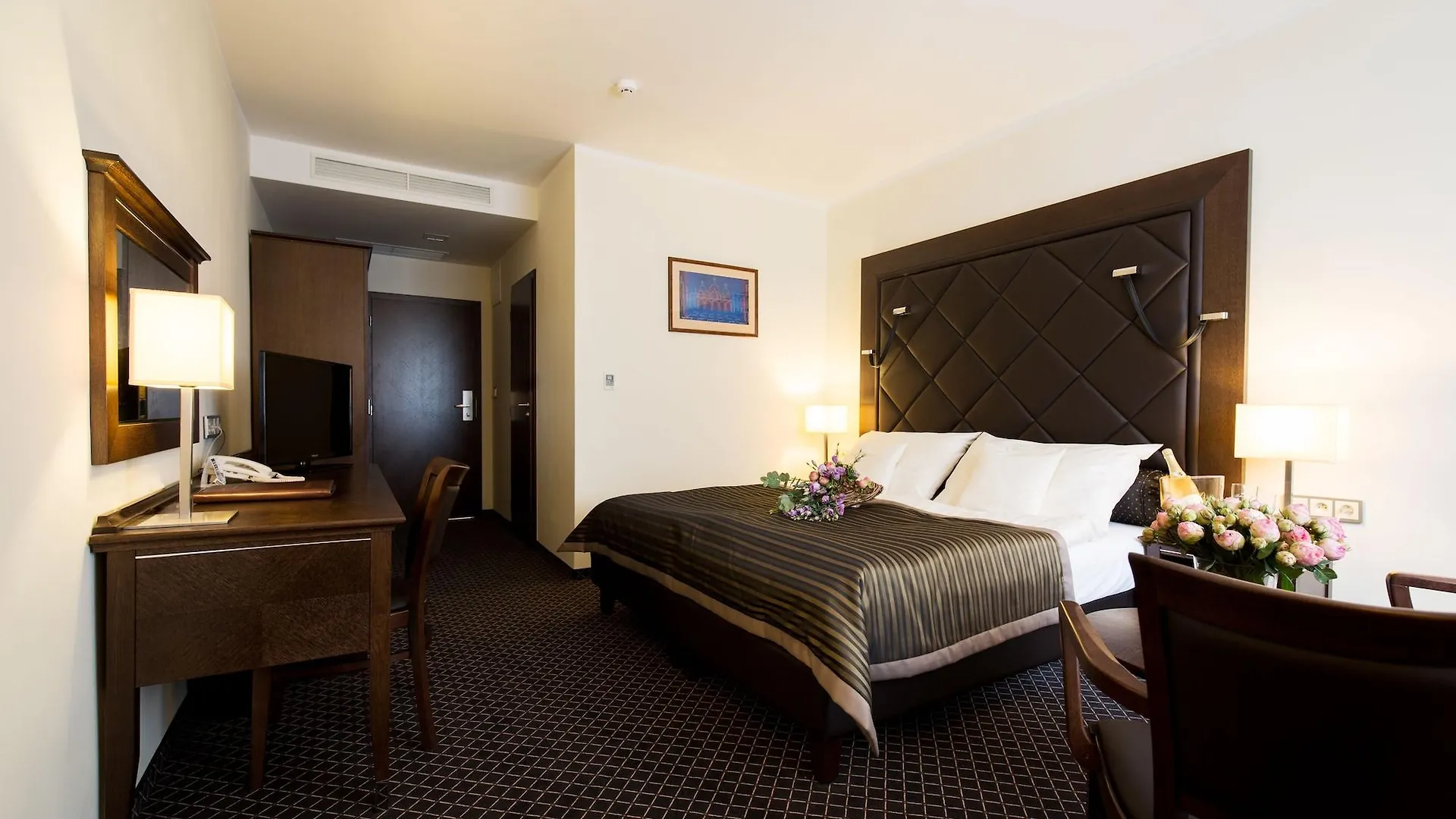 Hotel Selsky Dvur - Bohemian Village Courtyard Prague