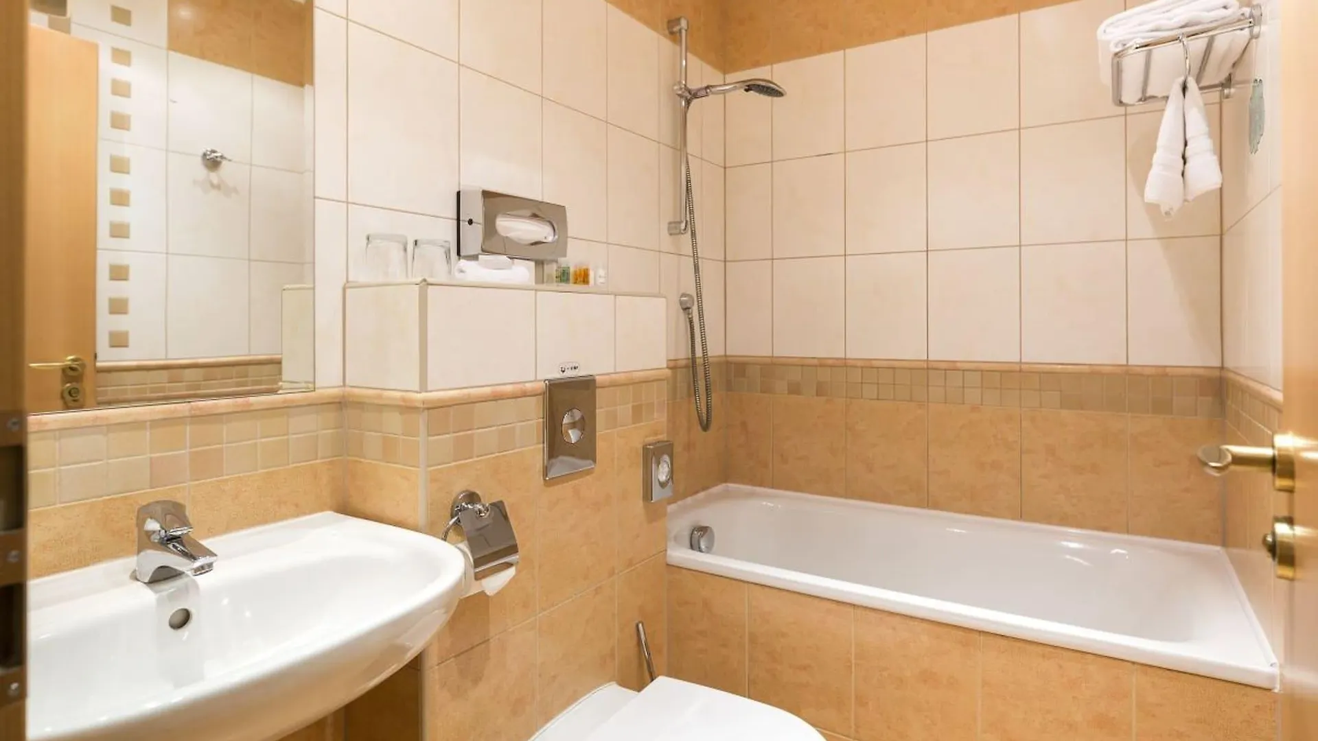 Hotel Selsky Dvur - Bohemian Village Courtyard Prague
