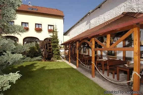 Hotel Selsky Dvur - Bohemian Village Courtyard Prague