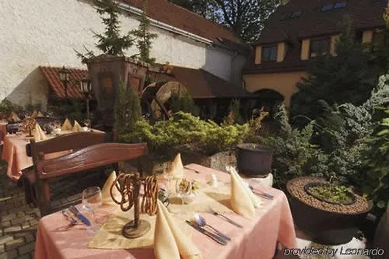 Hotel Selsky Dvur - Bohemian Village Courtyard Prague 4*,