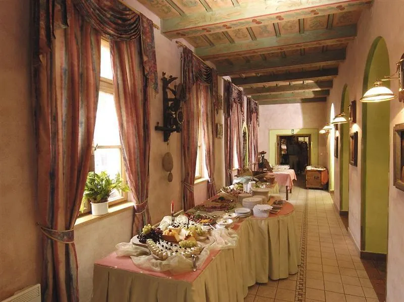 Hotel Selsky Dvur - Bohemian Village Courtyard Prague