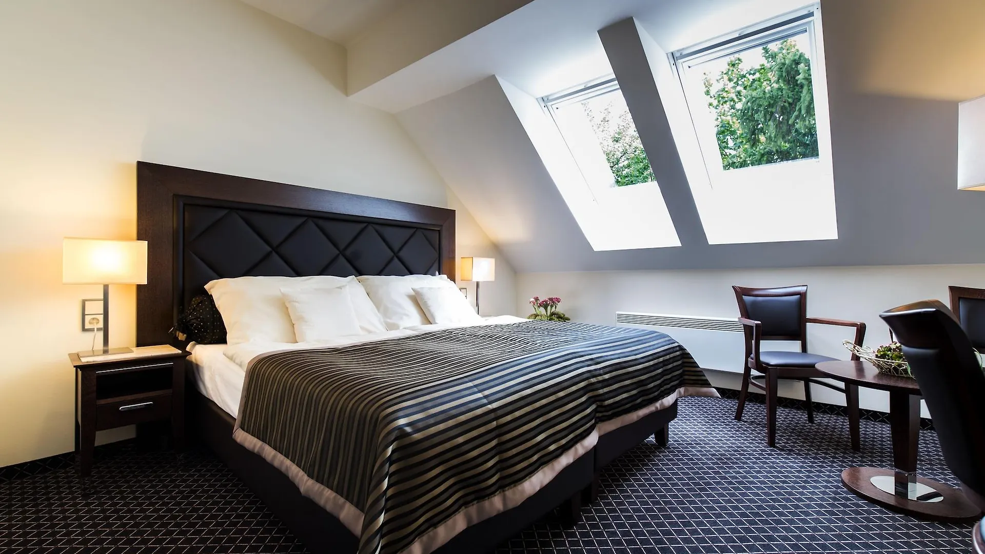 Hotel Selsky Dvur - Bohemian Village Courtyard Prag
